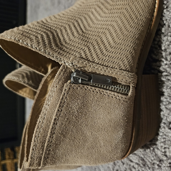 Lucky Brand Tan Suede Ankle Boots Size 9 - Picture 4 of 7